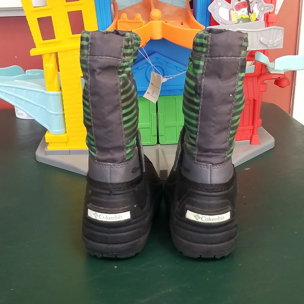 NWT Columbia Kids Green & Black Striped Winter Boots - Size 9